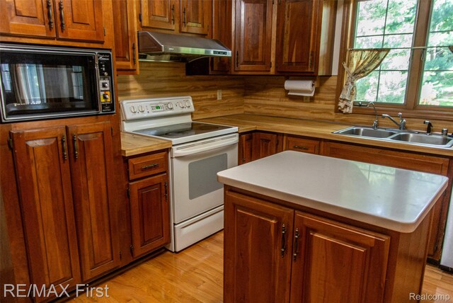 3407 Woodlea Dr, Ann Arbor, MI 48103