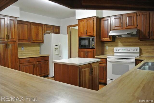3407 Woodlea Dr, Ann Arbor, MI 48103