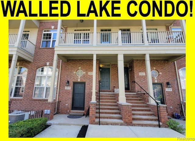 157 E Bay Dr, Walled Lake, MI 48390 - view of front of property with brick siding