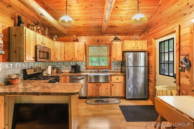 9210/9228 S Star Lake Dr, Baldwin, MI 49304 - kitchen with stainless steel appliances, light wood-style floors, backsplash, light brown cabinets, and dark countertops
