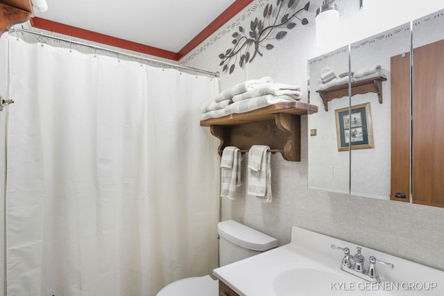 9210/9228 S Star Lake Dr, Baldwin, MI 49304 - full bath featuring vanity and curtained shower