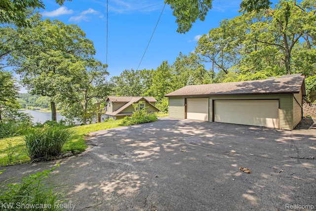 332 Community Dr, Battle Creek, MI 49014 - view of detached garage