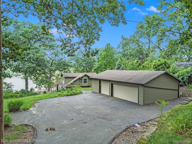 332 Community Dr, Battle Creek, MI 49014 - view of garage