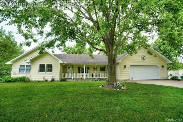 11852 Rathbun Rd, Birch Run, MI 48415 - ranch-style house featuring a porch, an attached garage, concrete driveway, and a front yard