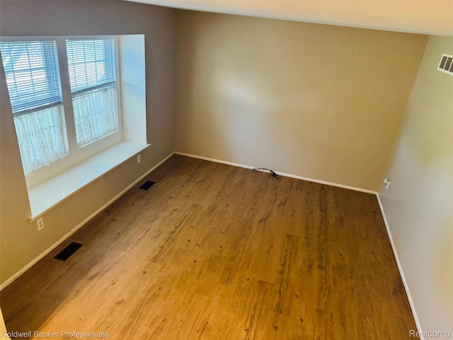5378 Breeze Hill Pl Apt 32, Troy, MI 48098 - unfurnished room featuring wood finished floors