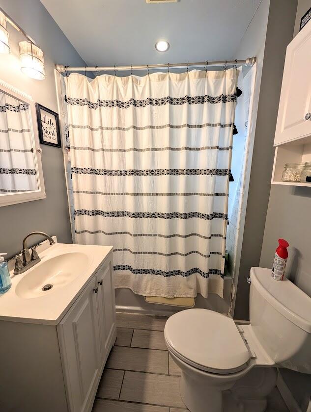 128 E Walnut St, Hastings, MI 49058 - full bathroom with vanity, recessed lighting, and shower / tub combo