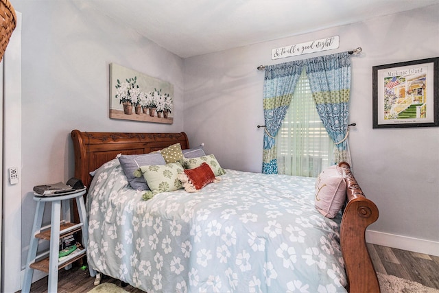 378 Goguac St W, Battle Creek, MI 49015 - bedroom featuring wood finished floors and baseboards