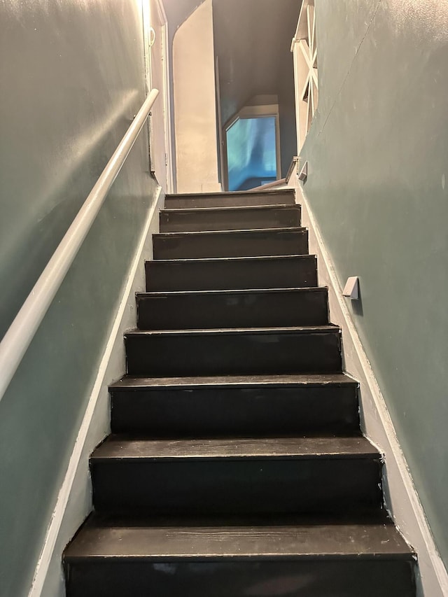 1478 Allen Ave, Muskegon, MI 49442 - view of staircase