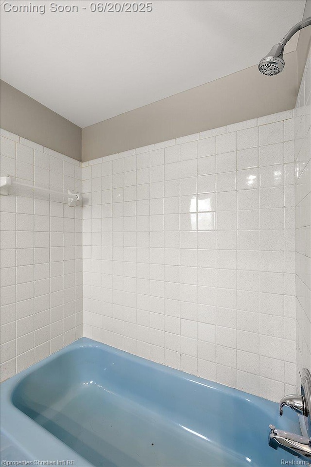 4160 Dawn Ln, West Bloomfield, MI 48323 - full bath with  shower combination