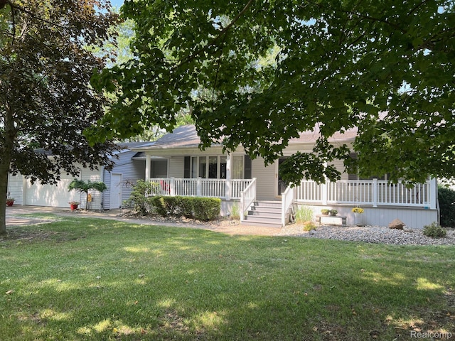 7369 Sheridan Rd, Flushing, MI 48433 - view of front of home featuring a porch and a front yard