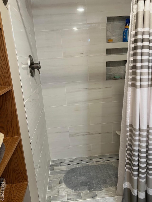 7369 Sheridan Rd, Flushing, MI 48433 - bathroom with a tile shower