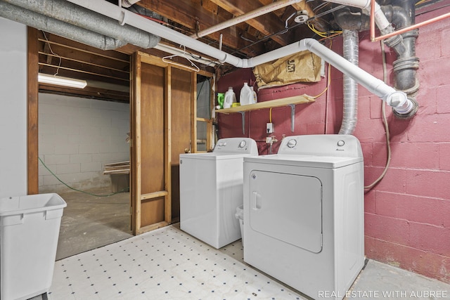 537 Graafschap Rd, Holland, MI 49423 - washroom featuring separate washer and dryer and light flooring
