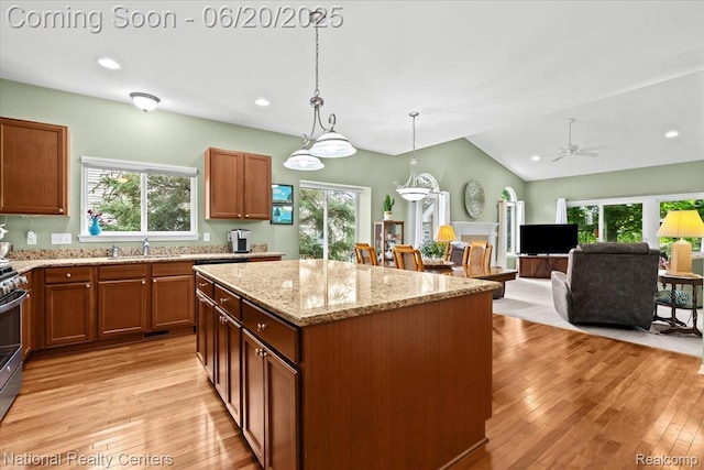 332 Asbury Ct, Highland, MI 48357 - kitchen featuring light wood-style floors, a center island, plenty of natural light, vaulted ceiling, and recessed lighting