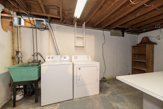 10229 N 22nd St, Plainwell, MI 49080 - washroom with washing machine and dryer