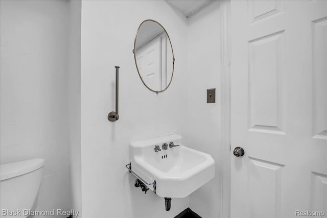 5500 Harvard Rd, Detroit, MI 48224 - bathroom featuring toilet and a sink