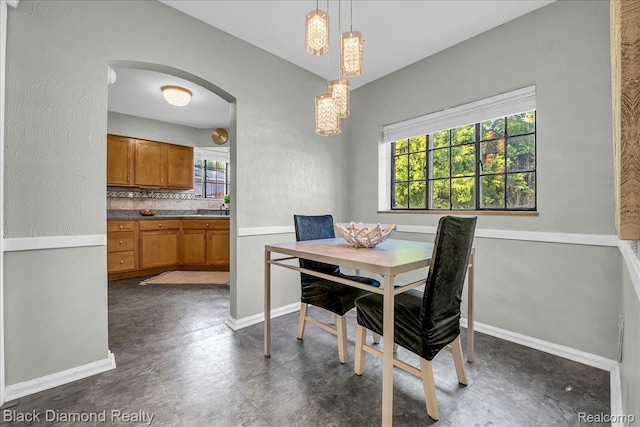 5500 Harvard Rd, Detroit, MI 48224 - dining space with arched walkways and a chandelier