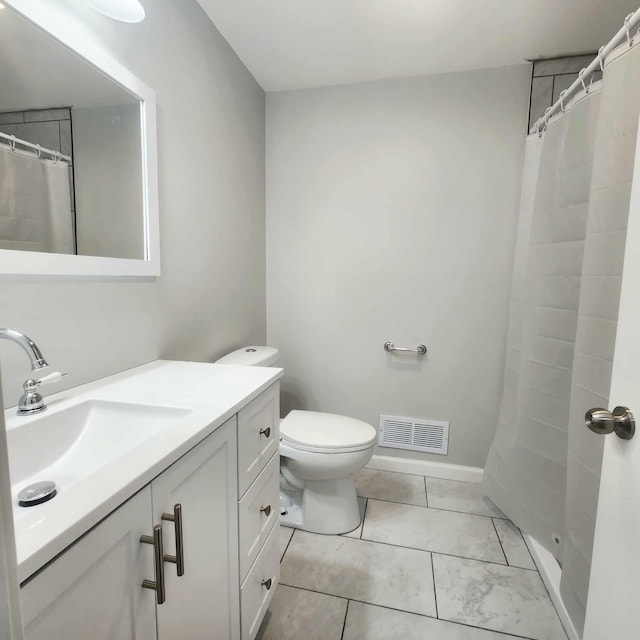 4536 Westbrook Dr Unit 46, Jackson, MI 49201 - bathroom with vanity and a shower with curtain