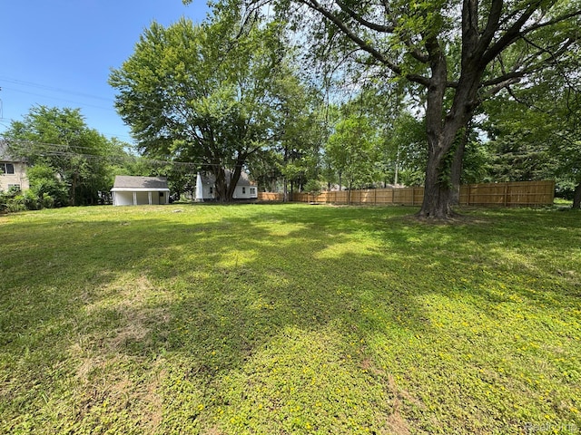 28905 Hennepin St, Dearborn Heights, MI 48135 - view of yard
