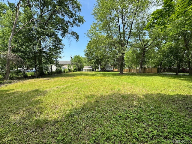 28905 Hennepin St, Dearborn Heights, MI 48135 - view of yard