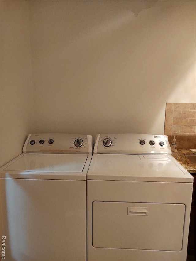 8996 Main St, Whitmore Lake, MI 48189 - washroom featuring independent washer and dryer