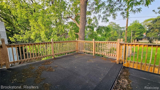 2520 Seyburn St, Detroit, MI 48214 - view of patio