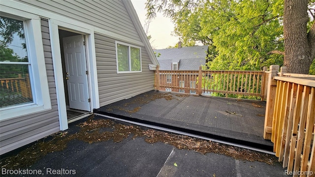 2520 Seyburn St, Detroit, MI 48214 - view of wooden deck