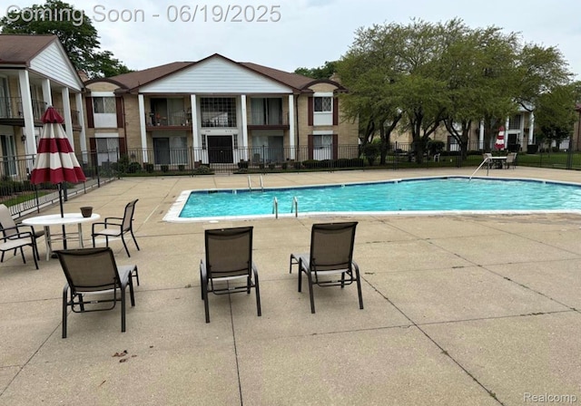 29264 Gloede Dr, Warren, MI 48088 - community pool featuring a patio