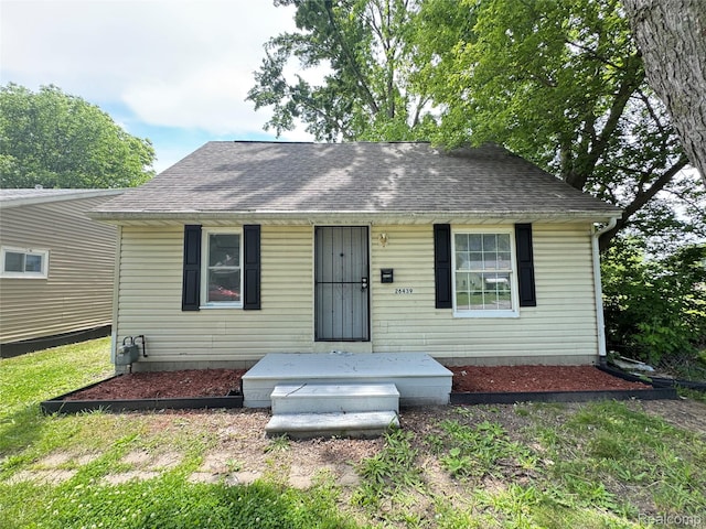 26439 Hopkins St, Dearborn, MI 48141 - bungalow featuring roof with shingles