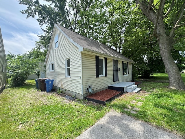 26439 Hopkins St, Dearborn, MI 48141 - bungalow-style home with a front lawn and a shingled roof