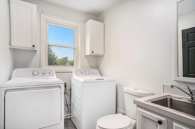 2502 Thorn Creek St SE, Kentwood, MI 49508 - laundry room with washer and clothes dryer