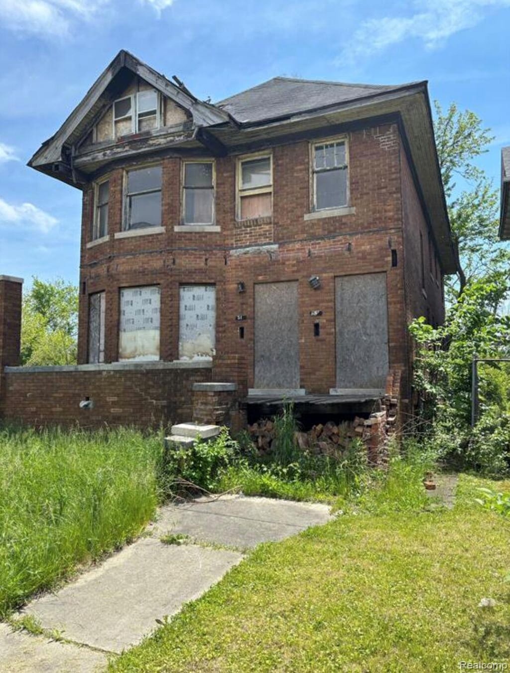 51/53 Ford St, Highland Park, MI 48203 - view of front of home with brick siding and a front yard