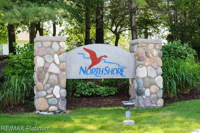 5089 Northfield Dr, Howell, MI 48843 - community / neighborhood sign featuring a yard