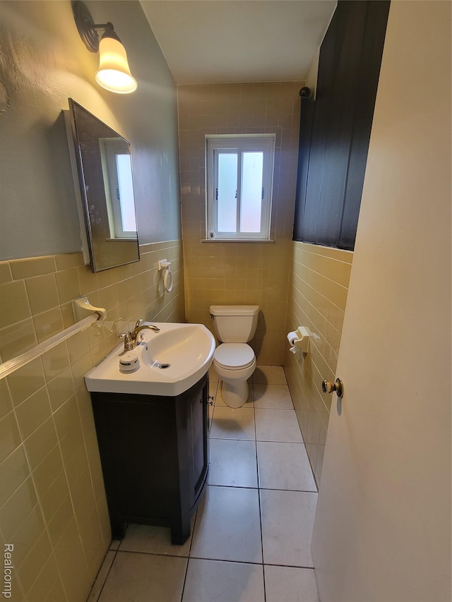 3136 Alden Dr, Sterling Heights, MI 48310 - bathroom featuring tile walls, tile patterned flooring, and vanity