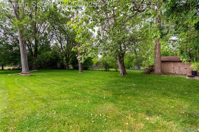 4144 Hillcrest Dr, Warren, MI 48092 - view of yard featuring a storage shed