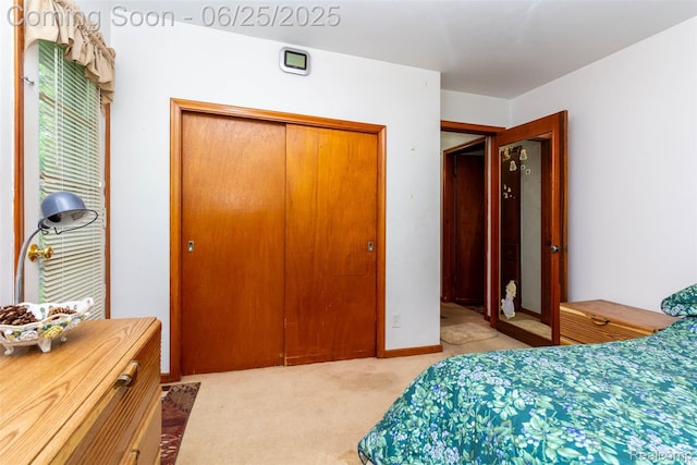 4144 Hillcrest Dr, Warren, MI 48092 - carpeted bedroom with a closet