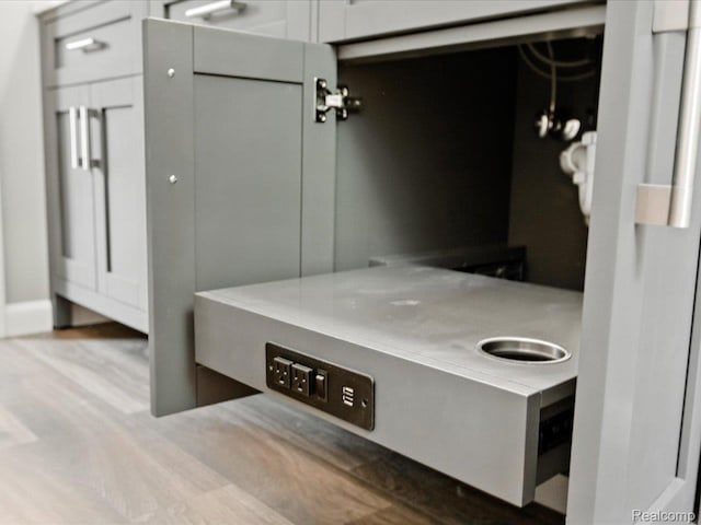 9711 Crawford, Columbus, MI 48063 - kitchen view