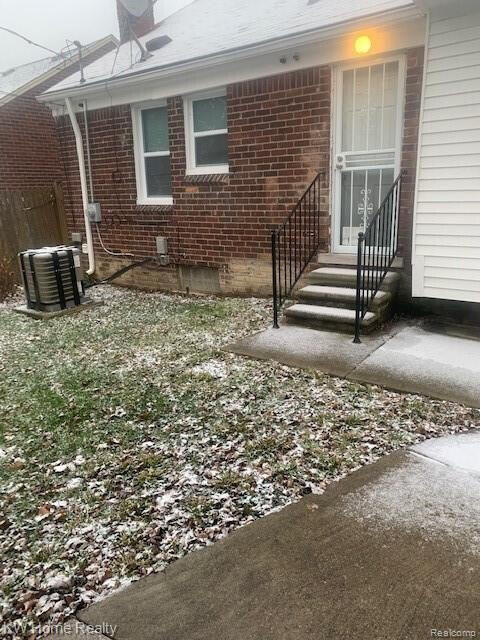 9451 Camley St, Detroit, MI 48224 - photo 9