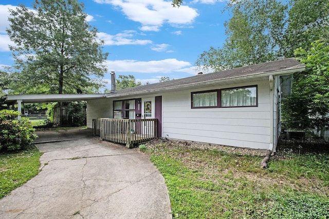 1538 Sheridan Ave, Niles, MI 49120 - view of front of home with concrete driveway and an attached carport