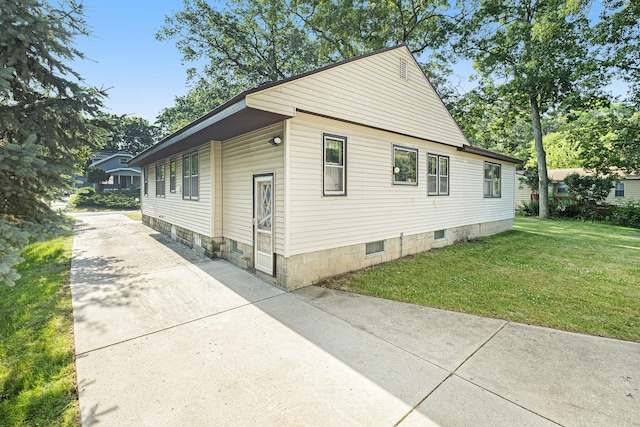 1507 Annie Ave NW, Grand Rapids, MI 49504 - view of side of property featuring a yard and concrete driveway