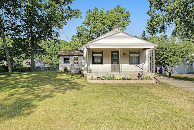 1507 Annie Ave NW, Grand Rapids, MI 49504 - bungalow-style house featuring covered porch and a front lawn