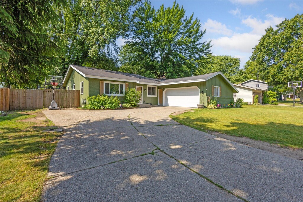 6144 Del Cano Dr SE, Grand Rapids, MI 49546 - photo 1