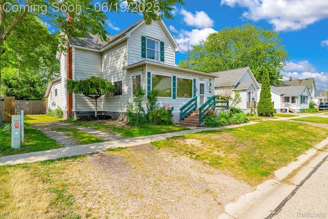 727 Minnie St, Port Huron, MI 48060 - view of traditional-style home