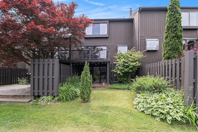 2519 Meade Ct, Ann Arbor, MI 48105 - back of property with a deck