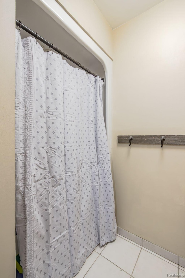12109 Shaffer Rd, Davisburg, MI 48350 - full bath with tile patterned flooring and a shower with shower curtain