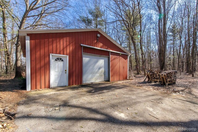 12109 Shaffer Rd, Davisburg, MI 48350 - view of outdoor structure featuring driveway