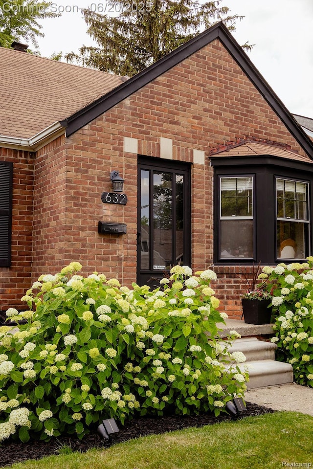 632 S Edison Ave, Royal Oak, MI 48067 - doorway to property featuring brick siding and roof with shingles