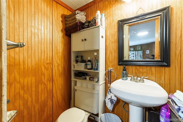 5045 Baldwin Rd, Swartz Creek, MI 48473 - bathroom featuring wood walls