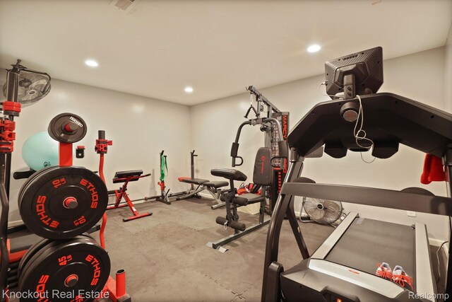 605 Shawnesee, Flushing, MI 48433 - exercise room featuring recessed lighting and carpet flooring