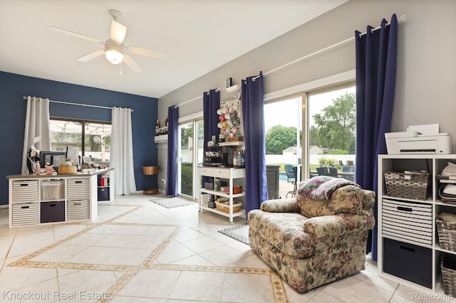 605 Shawnesee, Flushing, MI 48433 - living area with ceiling fan