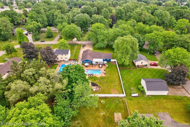 605 Shawnesee, Flushing, MI 48433 - drone / aerial view of a pool